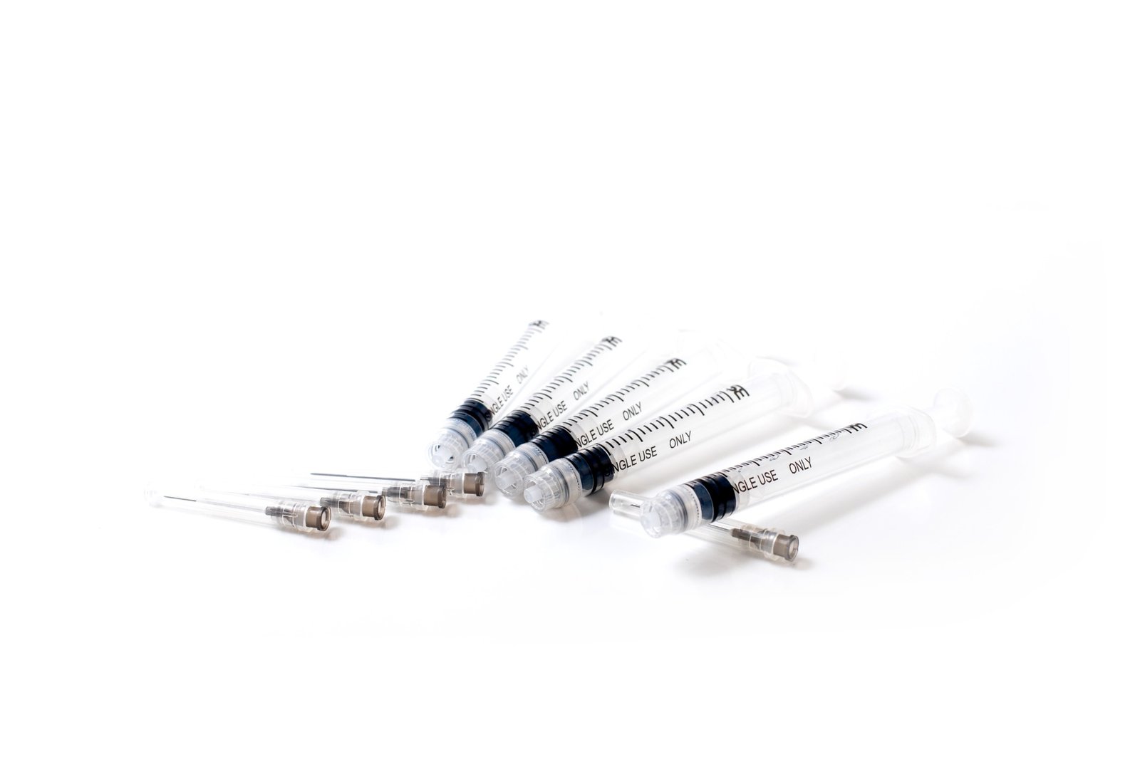 Luer-Lock Retractable Safety Syringe